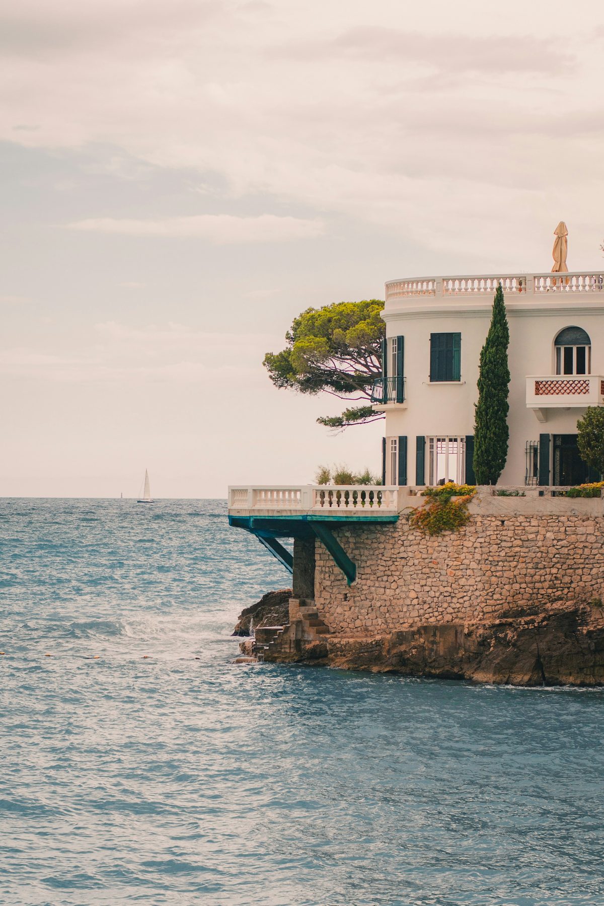 A villa on the rocks above the sea
