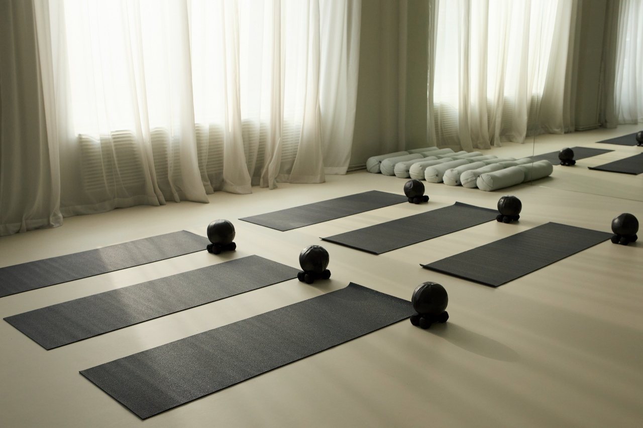 A quiet studio set for a class